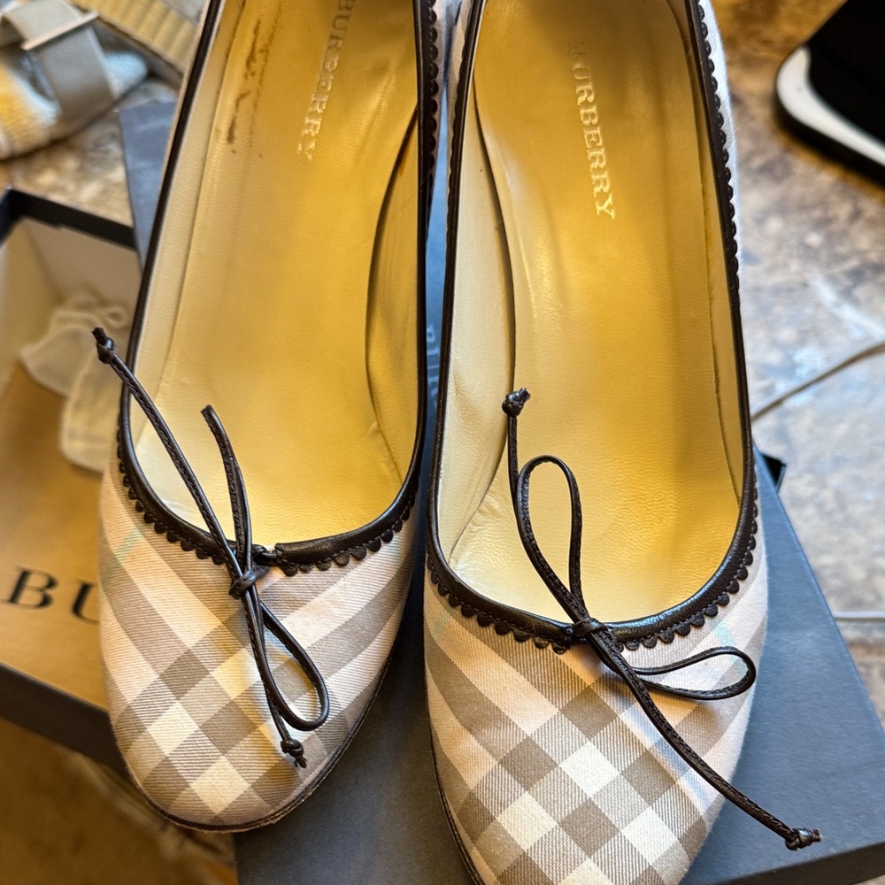 Burberry Women's pink and brown Plaid Heels -